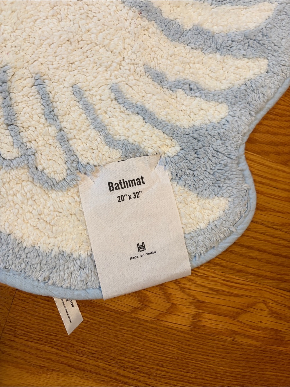 Urban Outfitters Swan Heart Bath Mat NWT - Picture 7 of 9